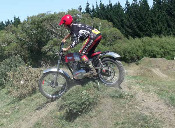 Kainga Classic Trials Alan Mason. Montesa Cota 247